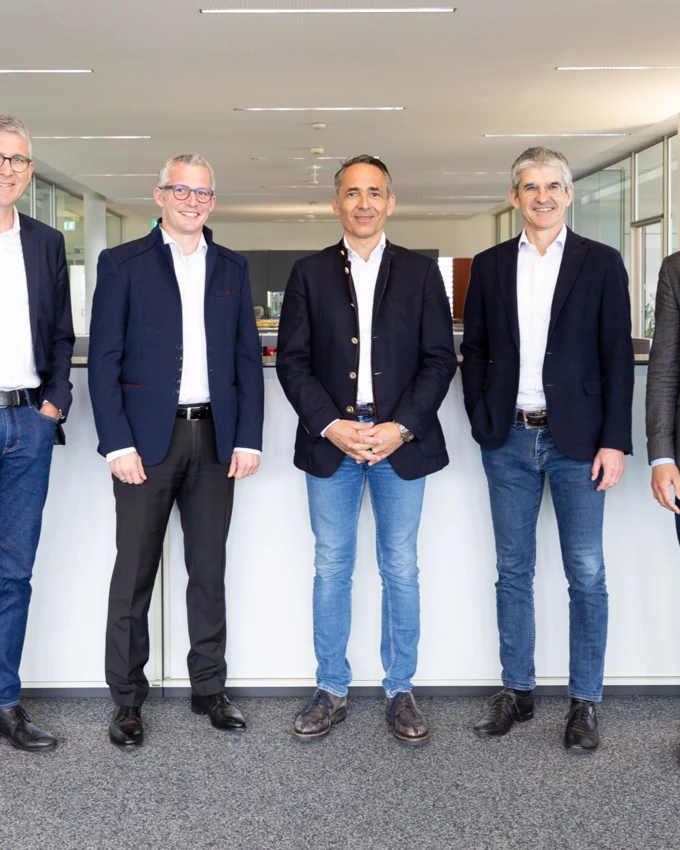 Leiten zukünftig die Geschicke der Rhomberg Bau Holding und freuen sich auf Verstärkung (v. l. n. r.): Martin Summer, Matthias Moosbrugger, Hubert Rhomberg, Ernst Thurnher und Tobias Vonach.  Leiten zukünftig die Geschicke der Rhomberg Bau Holding und freuen sich auf Verstärkung (v. l. n. r.): Martin Summer, Matthias Moosbrugger, Hubert Rhomberg, Ernst Thurnher und Tobias Vonach.